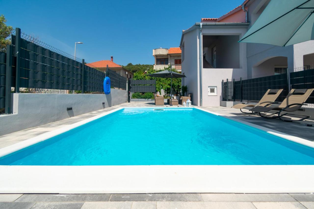 Modern Apartment With Private Pool Bibinje Ngoại thất bức ảnh